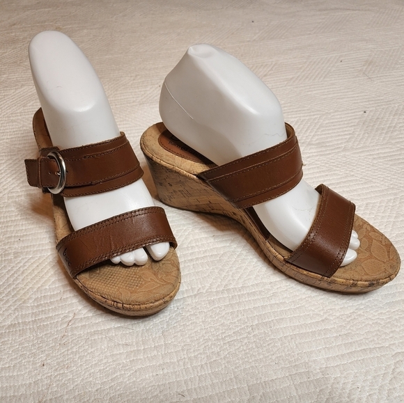 BOC leather wedge sandals. - Picture 6 of 16